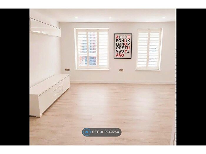 2 Bedroom Flat To Rent In Attenborough Court, Watford, WD19