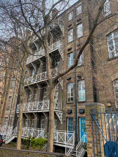 3 Bedroom Flat To Rent In Wine Close, London, E1W