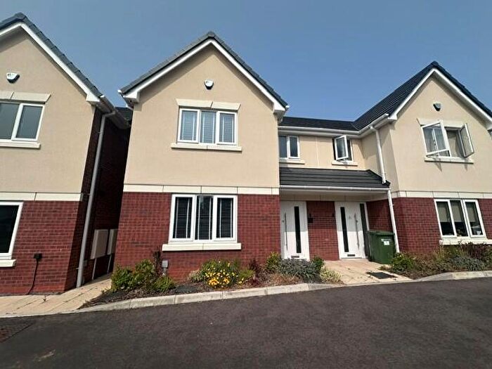 3 Bedroom House To Rent In Nicholson Court, DY10