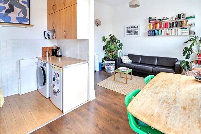 1 Bedroom Flat For Sale In Westbourne Road, Islington, N7