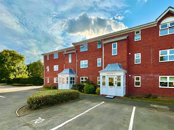 1 Bedroom Apartment For Sale In Guillemot Way, Watermead, Buckinghamshire, HP19