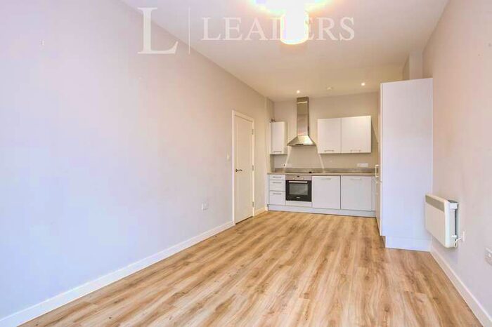 2 Bedroom Flat To Rent In Chichester Road, Southend-on-sea, Essex, SS1