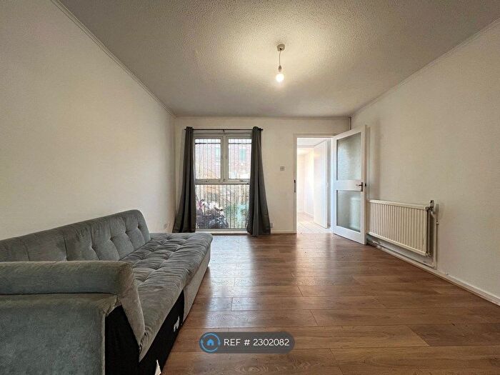 3 Bedroom Terraced House To Rent In Lomond Close, London, N15