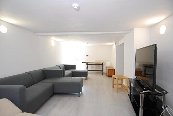 9 Bedroom House To Rent In Lipson Road, Plymouth, PL4