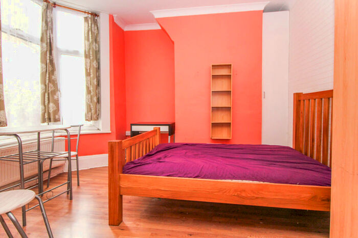 3 Bedroom Flat To Rent In Stopford Road, Plaistow, E13