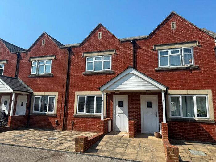 2 Bedroom End Of Terrace House To Rent In Amo Mews, Worthing, West Sussex, BN11