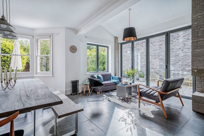 5 Bedroom Terraced House To Rent In Kings Road, London, Bl., NW10