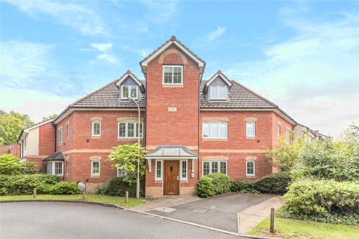 2 Bedroom Flat To Rent In Grove Place, Winchester, SO22