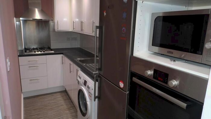 Maisonette To Rent In Bearwood Road, Wokingham, RG41