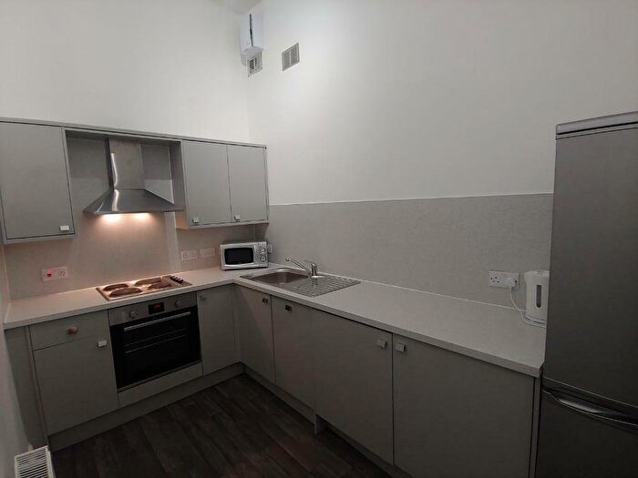 3 Bedroom Flat To Rent In Brunton Place, New Town, Edinburgh, EH7