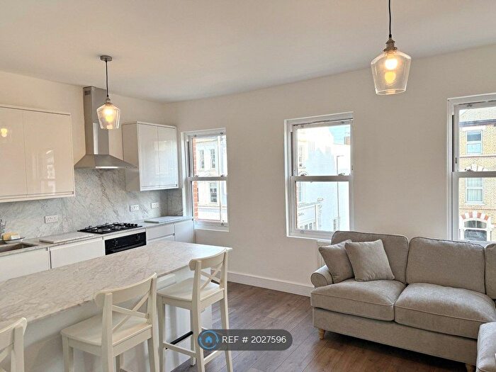 2 Bedroom Flat To Rent In Battersea Rise, London, SW11