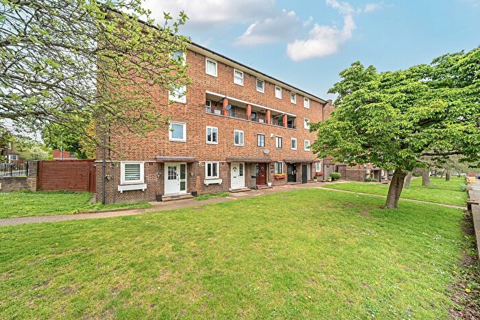 2 Bedroom Maisonette For Sale In Charles Grinling Walk, Woolwich, SE18