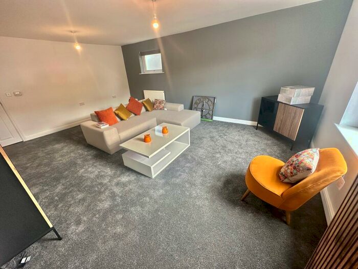 3 Bedroom Apartment To Rent In St. Johns Avenue, Newsome, Huddersfield, HD4