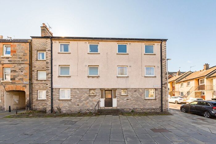 2 Bedroom Flat For Sale In / Annfield, Newhaven, EH6