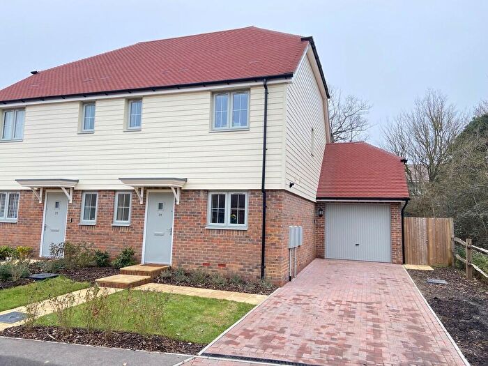 3 Bedroom Semi Detached House To Rent In Dadswell Drive, Billingshurst, RH14