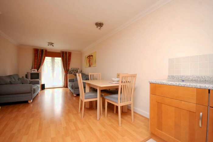 2 Bedroom Flat To Rent In Heathside Crescent, Woking, GU22