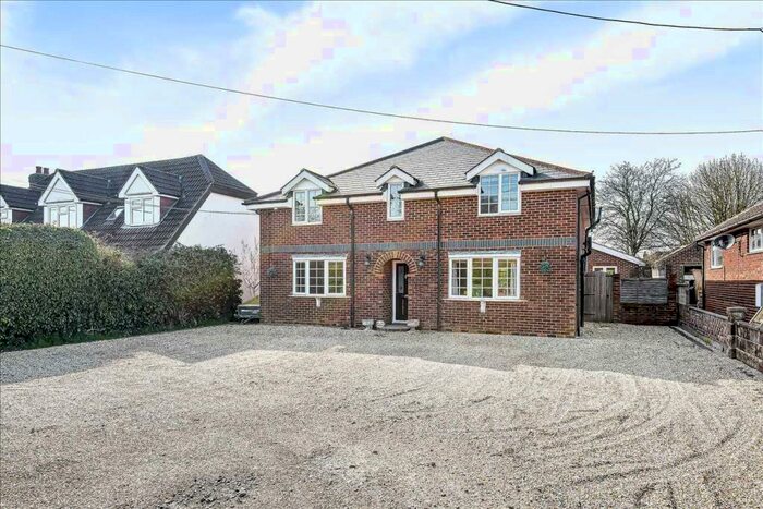 5 Bedroom Detached House For Sale In Fox Lane, Oakley, RG23