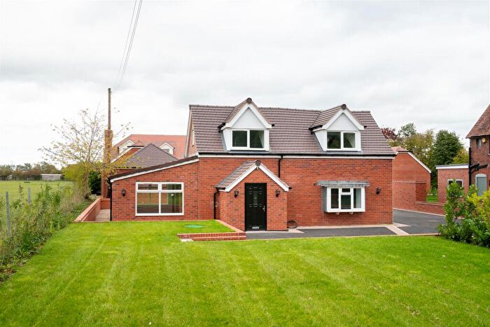 3 Bedroom Detached House For Sale In Droitwich Road, Torton, DY10