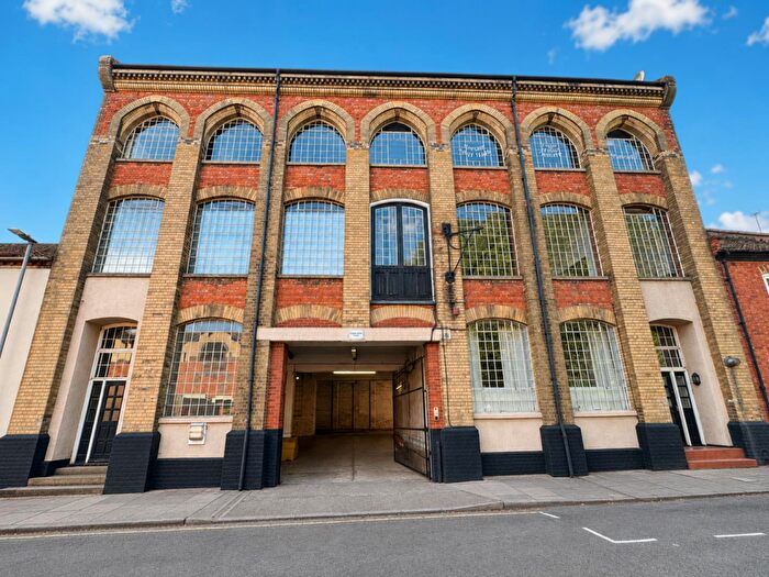 2 Bedroom Apartment For Sale In Palmerston Road, Abington, Northampton, NN1