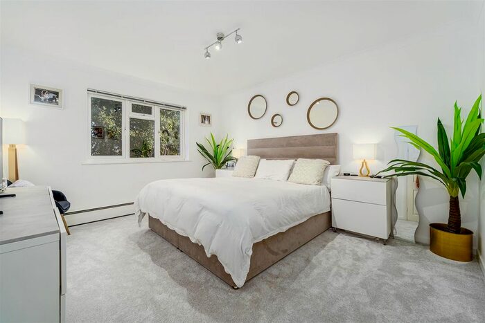 3 Bedroom Flat To Rent In Grange Road, Ealing, W5