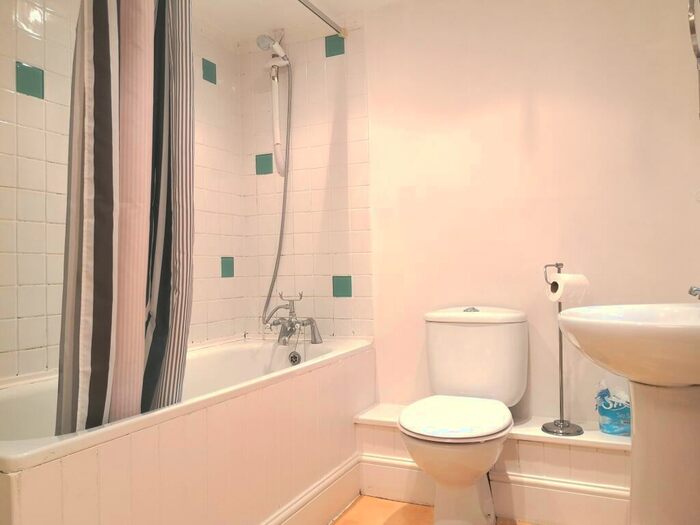 2 Bedroom Apartment To Rent In Hampshire Terrace, Southsea, PO1