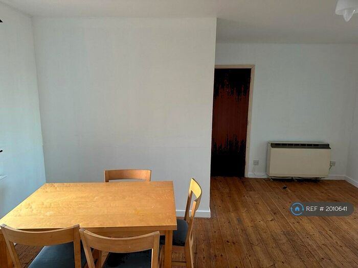 2 Bedroom Flat To Rent In Hanbury Gardens, Highwoods, Colchester, CO4