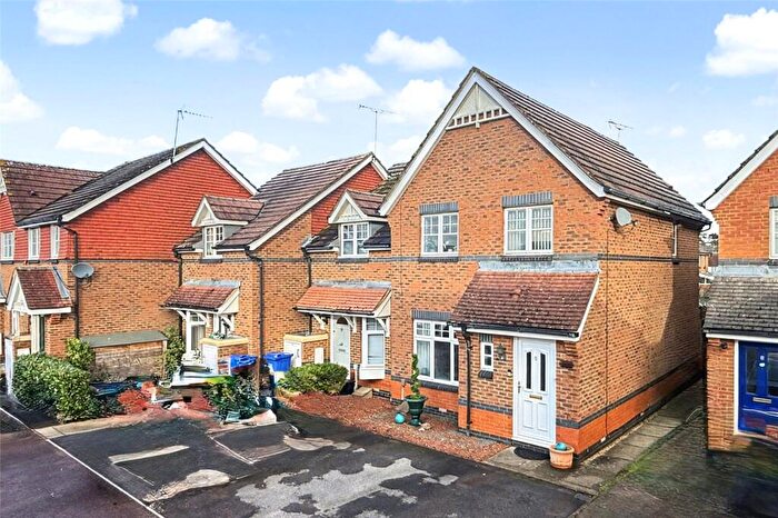 3 Bedroom End Of Terrace House For Sale In Barry Square, Bracknell, Berkshire, RG12