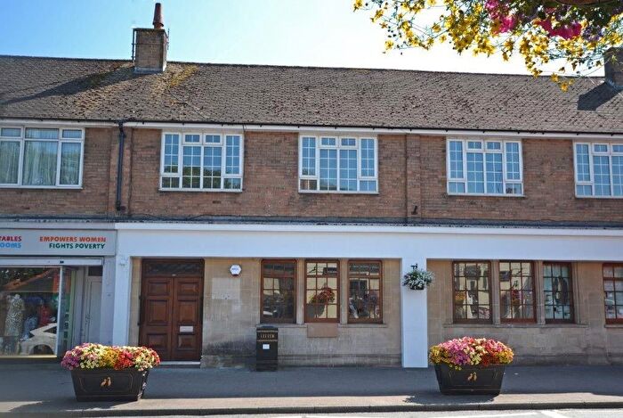 2 Bedroom Flat To Rent In High Street, Storrington, West Sussex, RH20