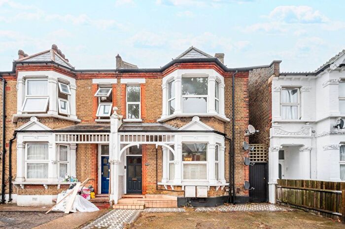 2 Bedroom Flat For Sale In Brownhill Road, Catford, London, SE6