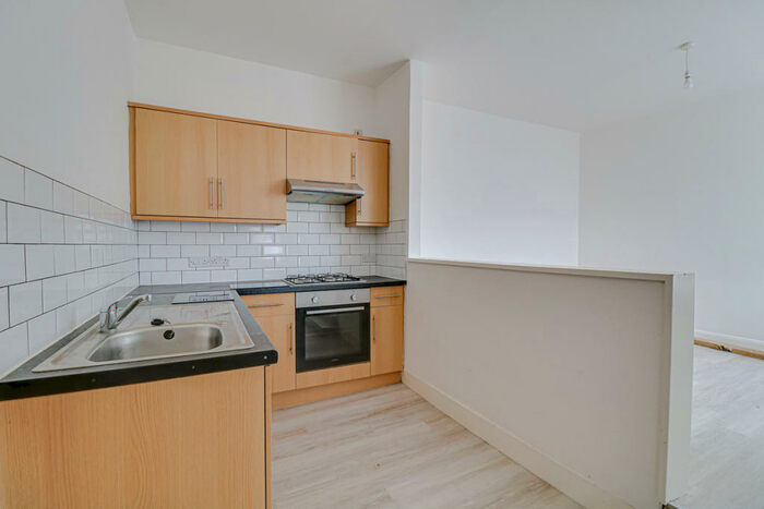 2 Bedroom Apartment To Rent In York Road, Southend-on-sea, SS1