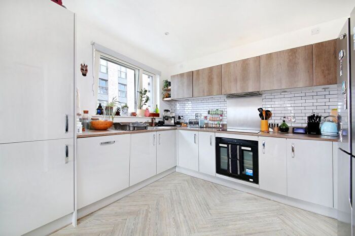 2 Bedroom Flat For Sale In Courthouse Way, Wandsworth, SW18