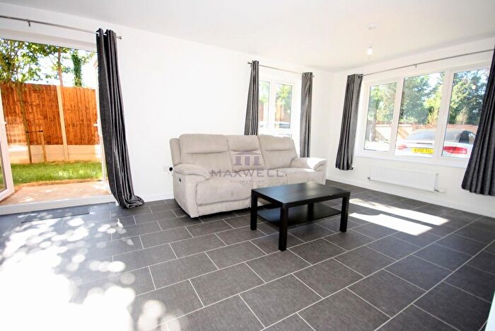1 Bedroom Flat To Rent In Kenyon Way, Slough, SL3