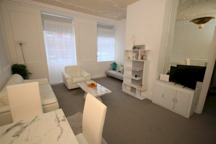 1 Bedroom Flat To Rent In High Street, Godalming, GU7