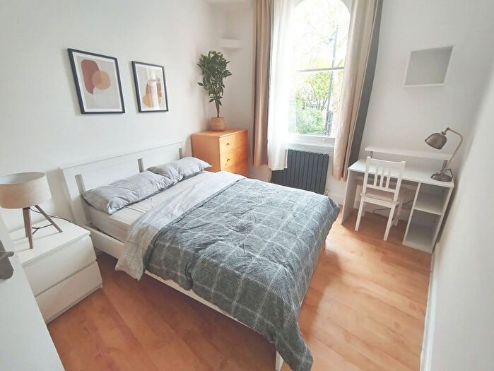 2 Bedroom Flat To Rent In Newington Green, London, N16