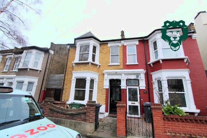 3 Bedroom Detached House To Rent In Hatherley Road, London, E17