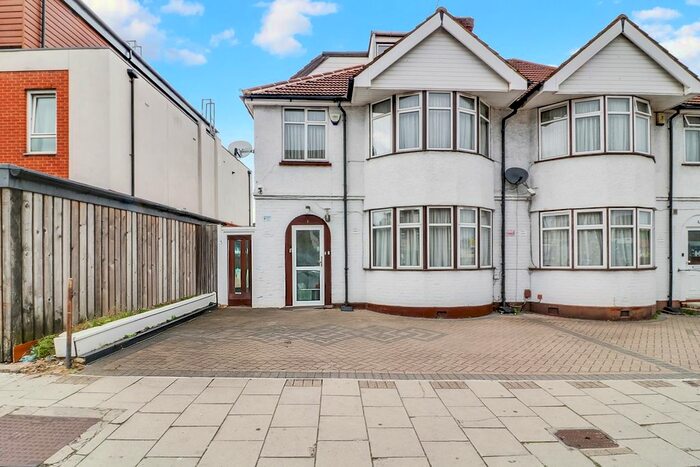 5 Bedroom Semi-Detached House To Rent In Deansbrook Road, Edgware, HA8