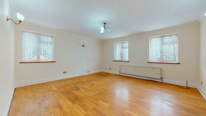 2 Bedroom Flat To Rent In Ilford Lane, IG1
