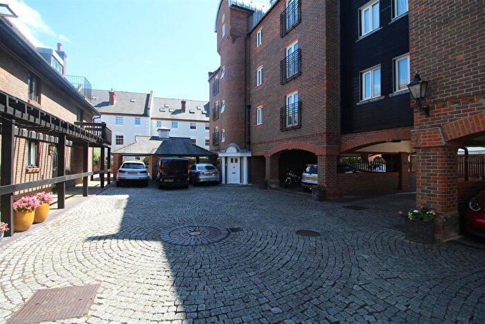 2 Bedroom Apartment To Rent In Barbers Wharf, Poole, BH15