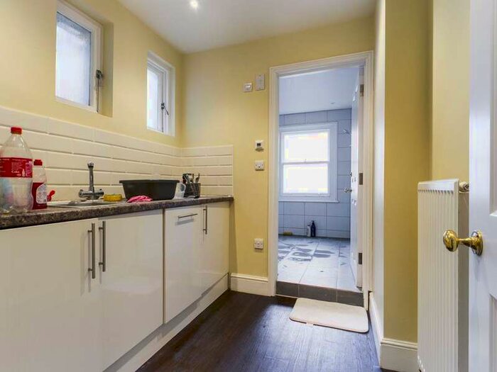 4 Bedroom Maisonette Flat To Rent In Brunswick Place Hove, BN3