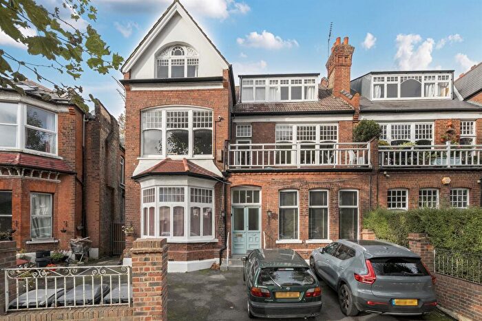 Apartment For Sale In Princes Avenue, London, N10