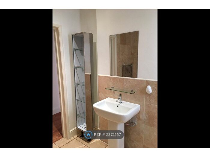 2 Bedroom Flat To Rent In Louisville Road, London, SW17