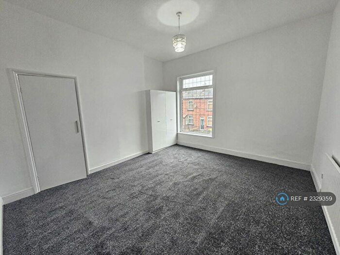 2 Bedroom End Of Terrace House To Rent In Cheetham Hill Road, Dukinfield, SK16