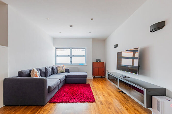 3 Bedroom Apartment To Rent In Wadeson Street, London, E2