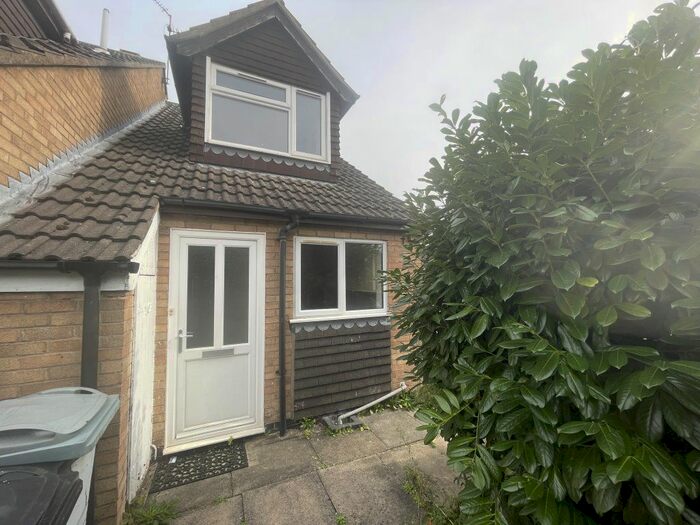 2 Bedroom Property To Rent In Drift Avenue, Stamford, PE9
