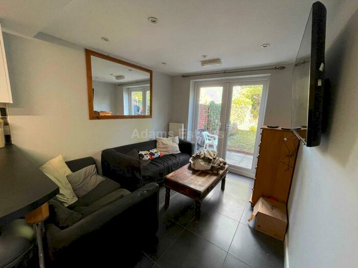 6 Bedroom Terraced House To Rent In De Beauvoir Road, Reading, RG1