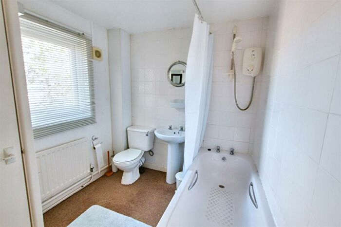 2 Bedroom Cottage For Sale In Upper West Street, Newport, SA42