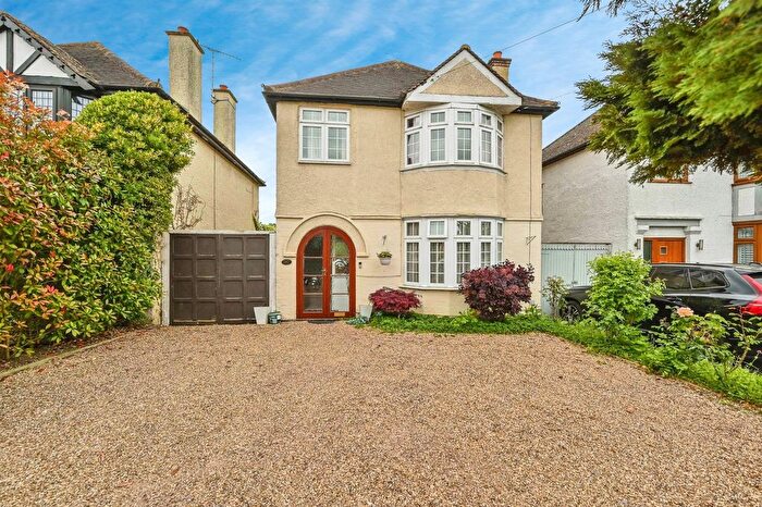 4 Bedroom Detached House For Sale In Little Bushey Lane, Bushey, WD23