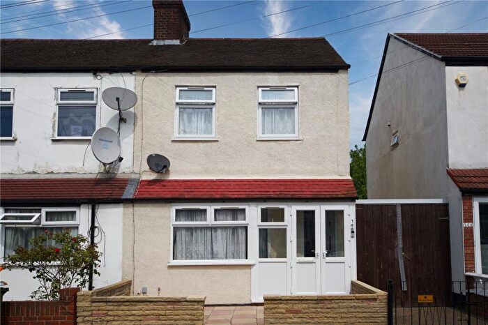 3 Bedroom End Of Terrace House For Sale In Stokes Road, East Ham, Newham, London, E6