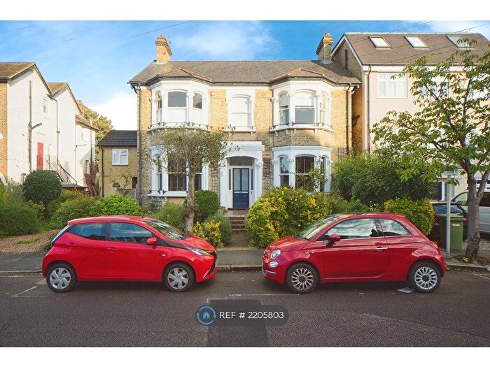 3 Bedroom Maisonette To Rent In Cambridge Road, Bromley, BR1