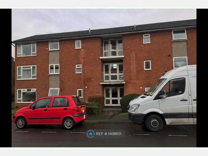 3 Bedroom Flat To Rent In Slough, Slough, SL1